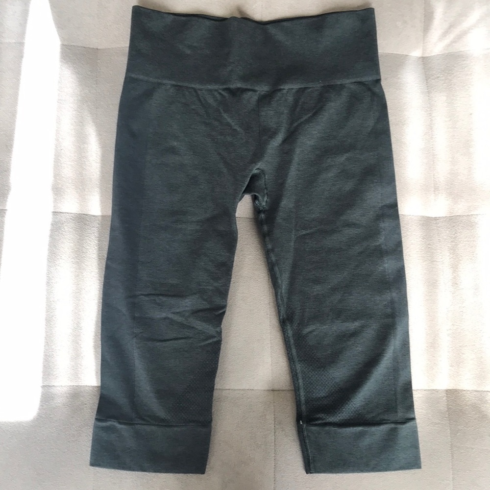 Lululemon army green cari leggings